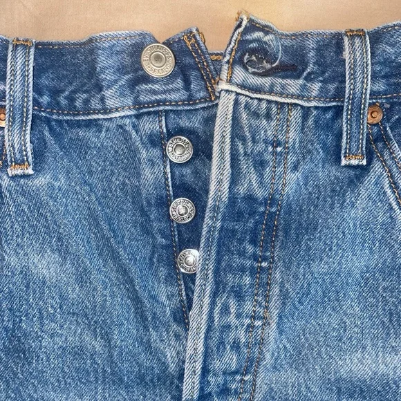 Levi’s 501 High-Rise Denim Shorts - Picture 5 of 6